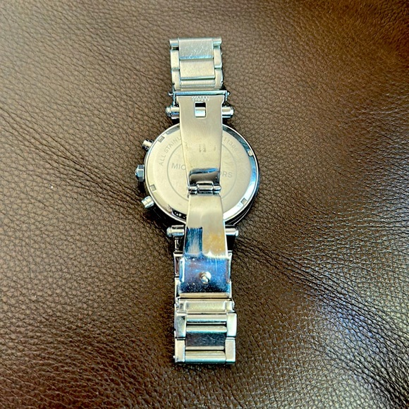 Michael Kors Silver-Tone Glitz Parker Watch - Picture 13 of 16